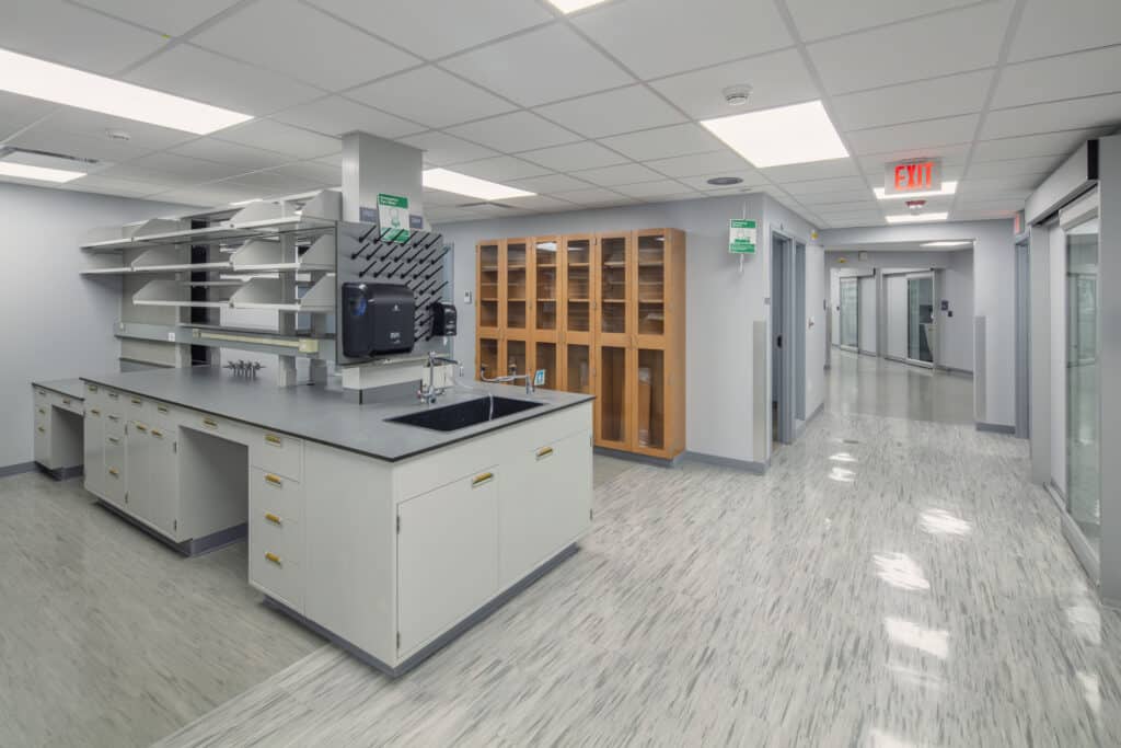 Healthcare_MMRI_GeneticsLab_LabStation_285A0032-HDR