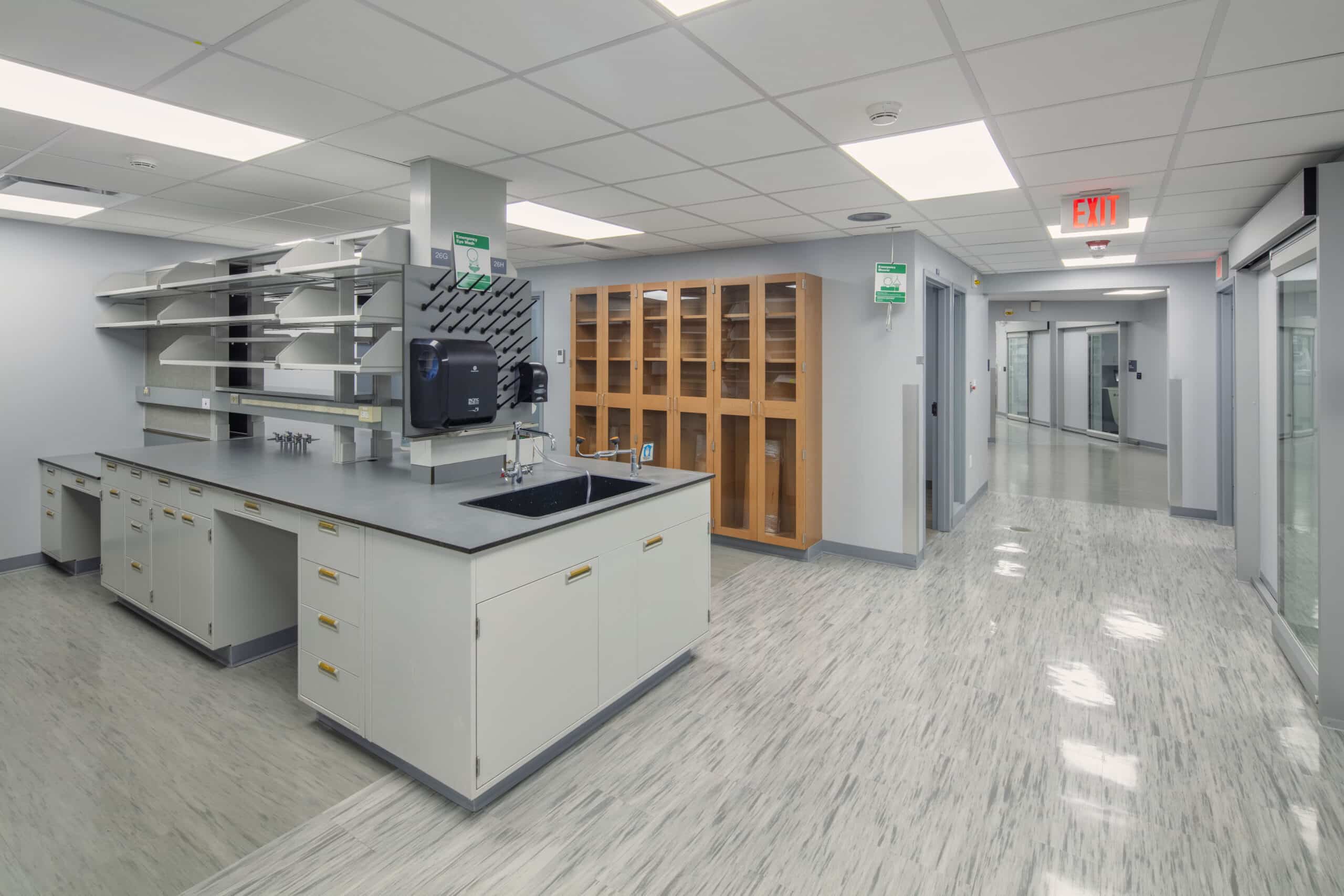 Healthcare_MMRI_GeneticsLab_LabStation_285A0032-HDR