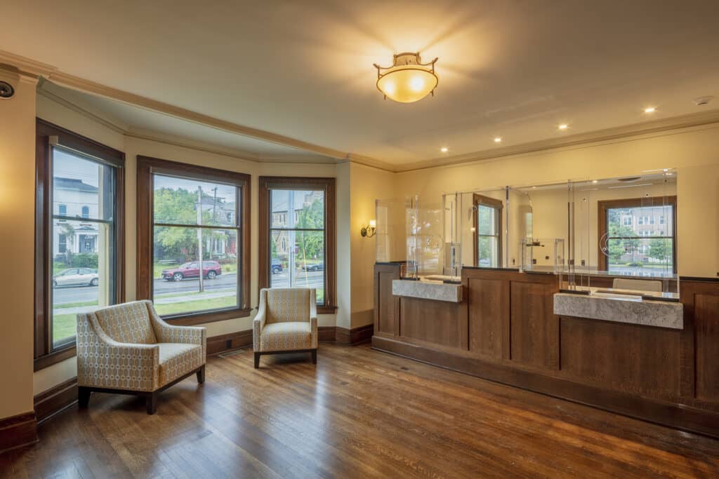 Commercial Municipal_PathfinderBank_Lobby_285A0656-HDR copy