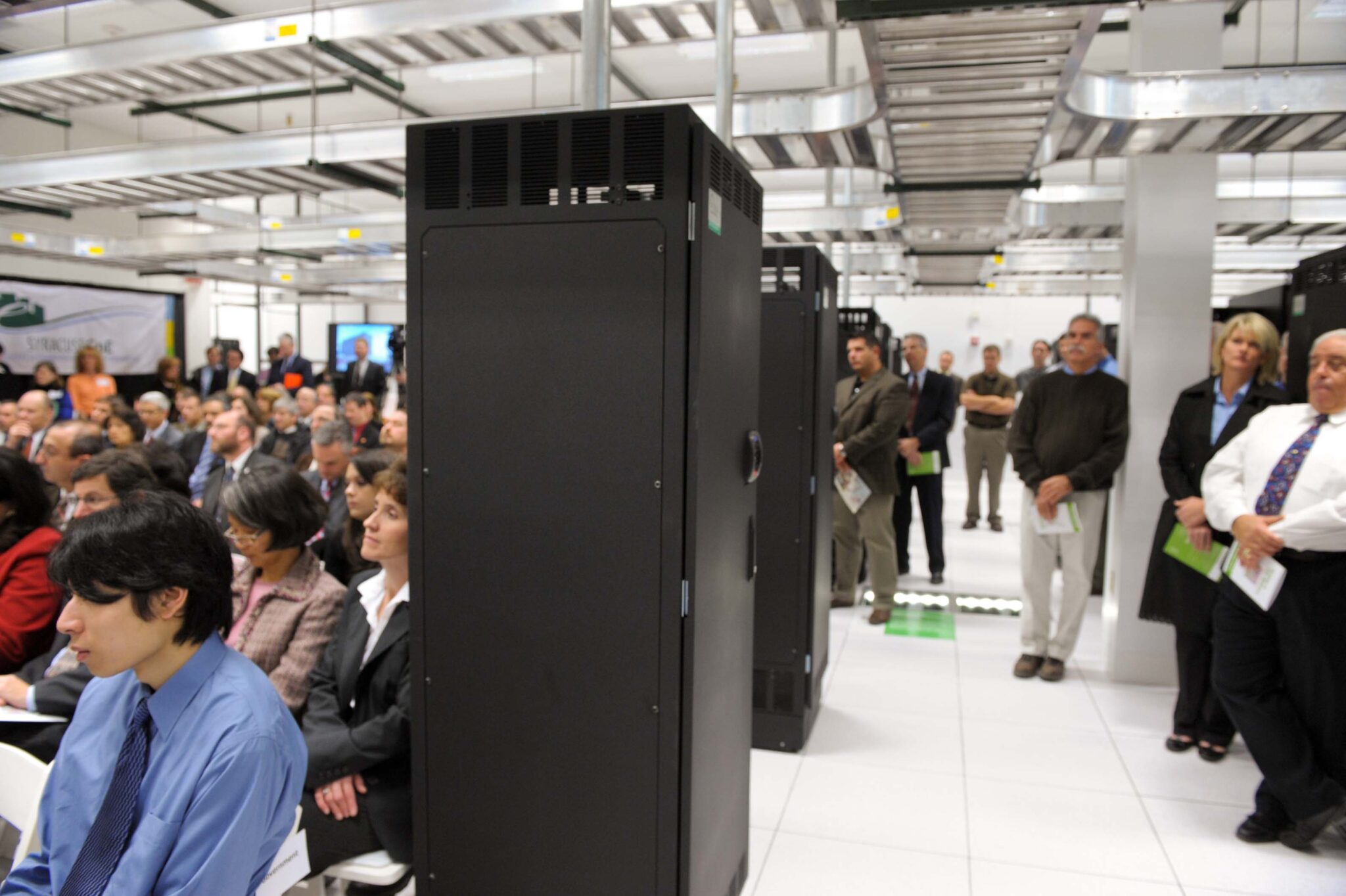 SU Photo By Steve Sartori