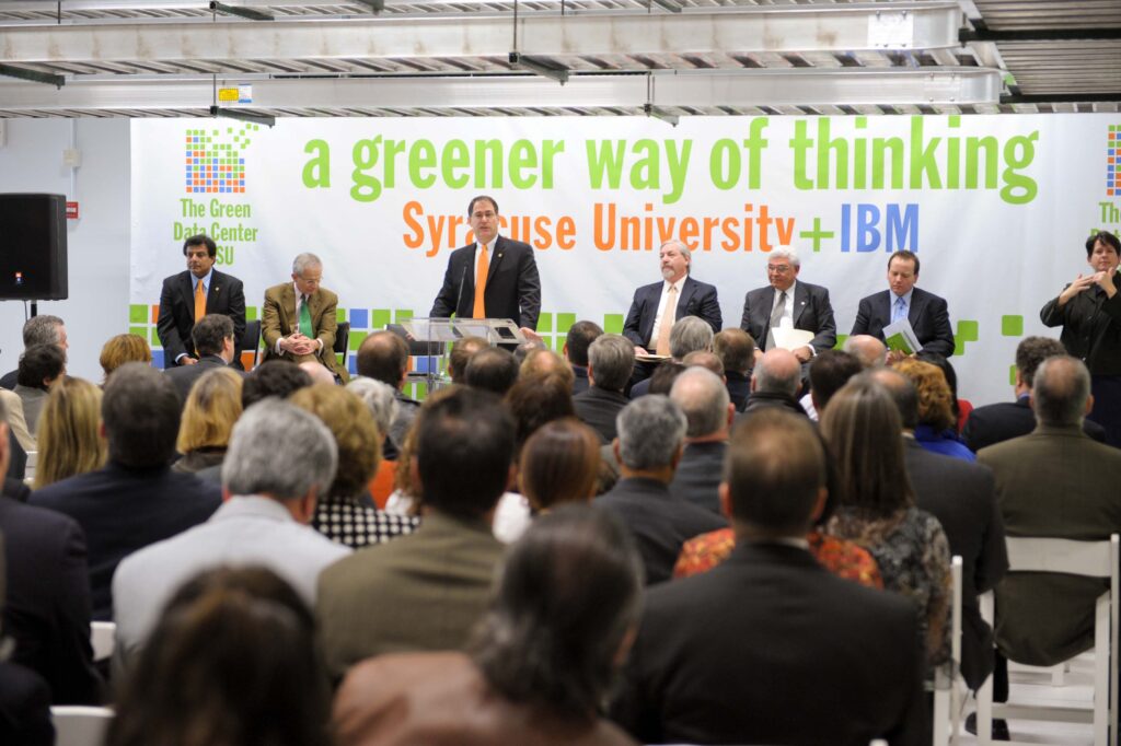 SU Photo By Steve Sartori