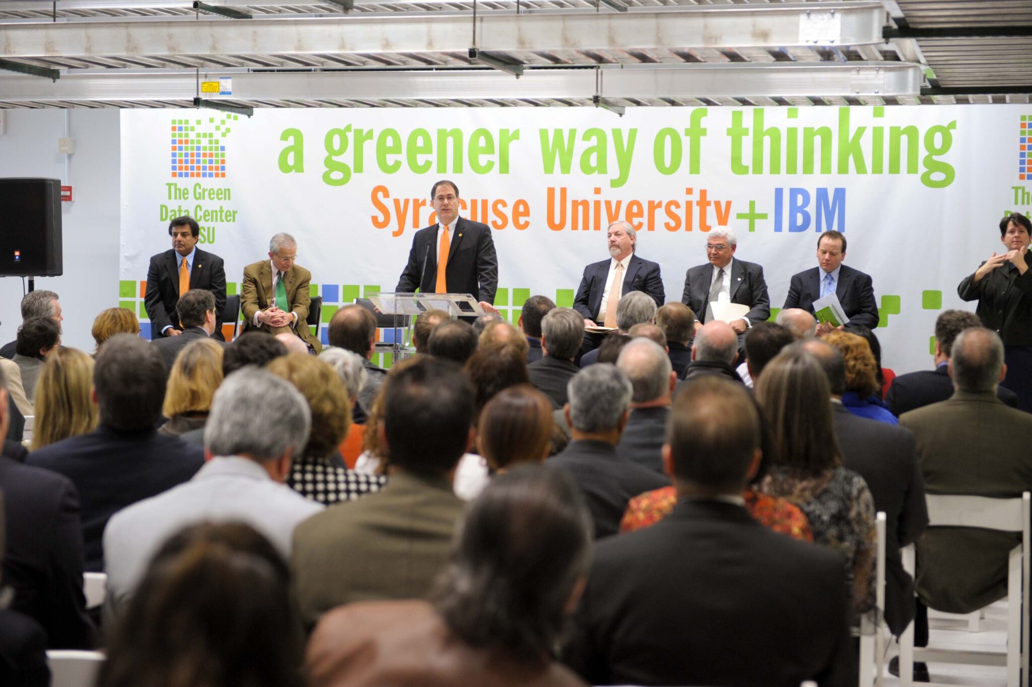 SU Photo By Steve Sartori