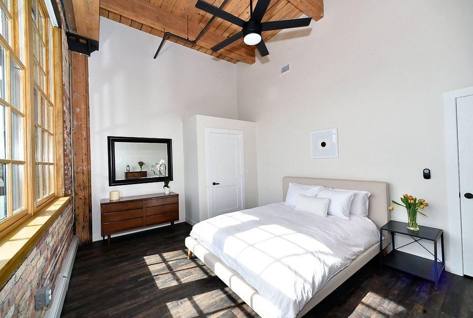 HMU_Housing_DietzApartment_Bedroom_0003_1309727948