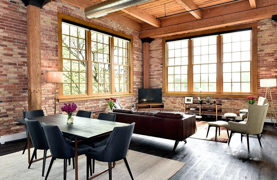 HMU_Housing_DietzApartment_LivingRoom_0000_632791493_