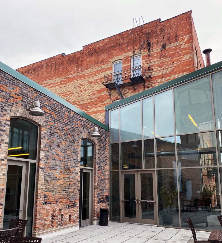 Housing_PikeBlockApartment_courtyard(2)