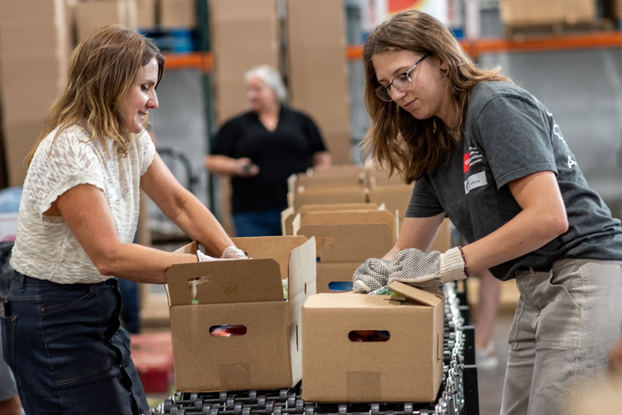 0045_DayOfCaring_VIP_FoodBank_gabel__DSC0065